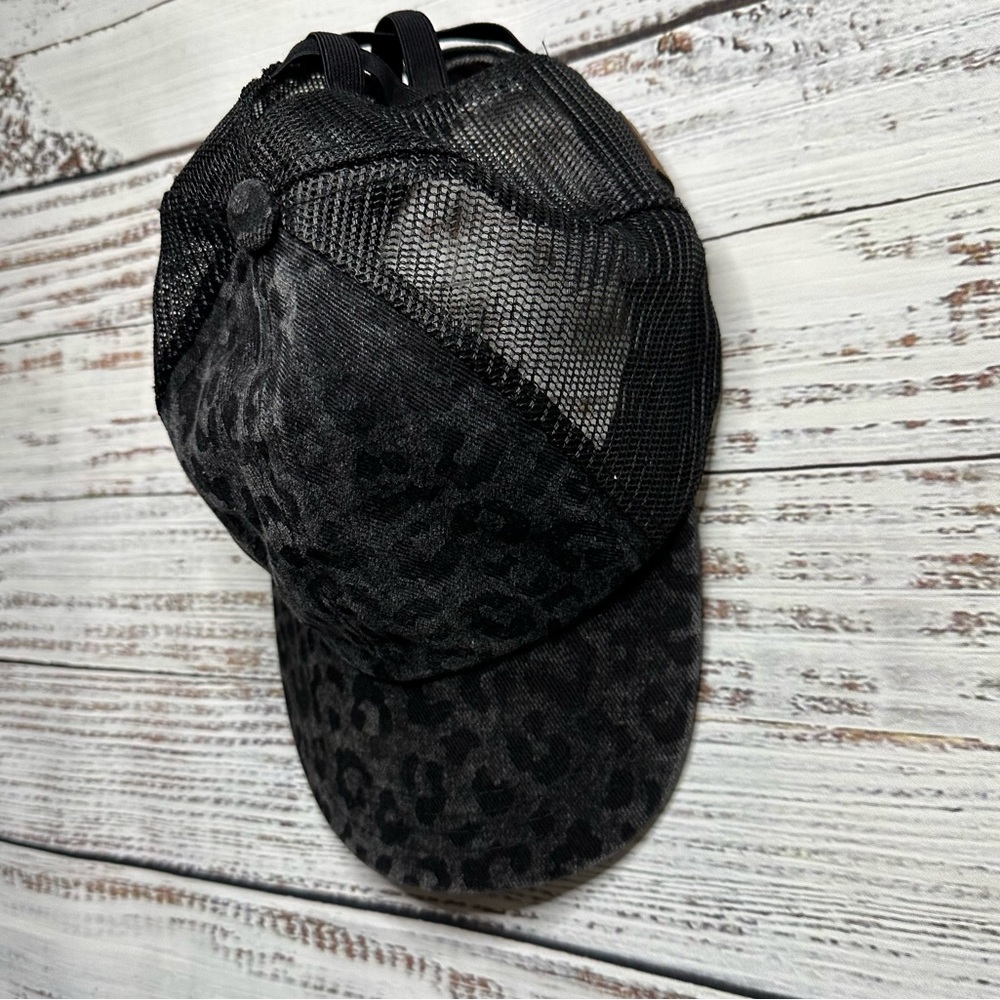 NWOT CC HAT PONY TAIL CRISS CROSS GRAY LEOPARD CHEETAH PRINT BASEBALL CAP BLACK - Picture 2 of 9